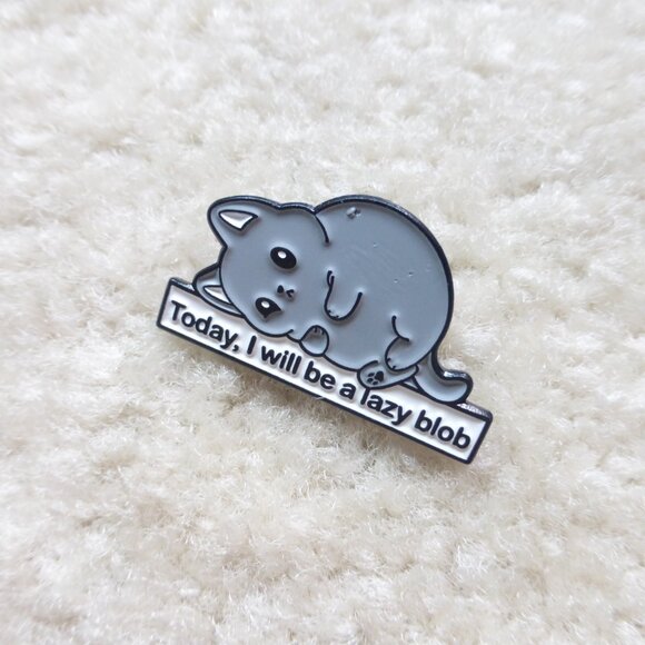 Lot of 2 cute gray funny cat pins - Picture 3 of 3